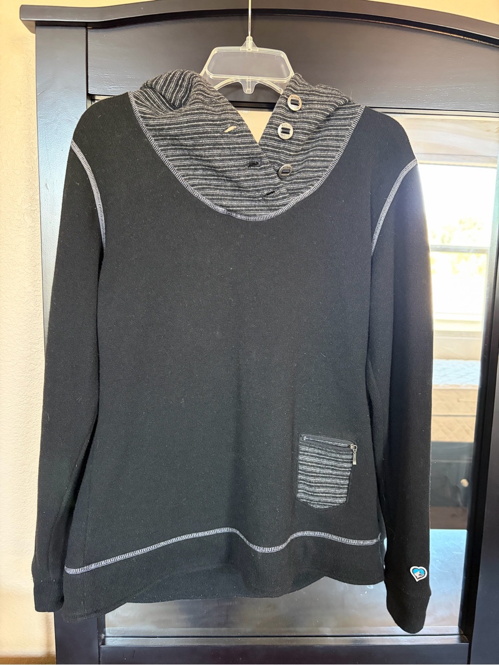 Kuhl Black Hooded Ski Pullover with Gray Stripe Accents